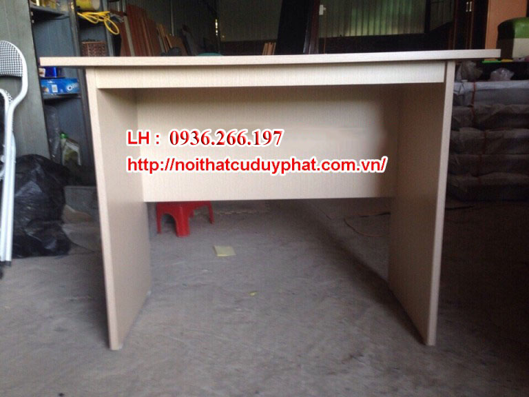 Thanh lý bàn làm việc văn phòng giá rẻ