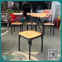 ghế chân sắt x mặt gỗ cao su mới 100%