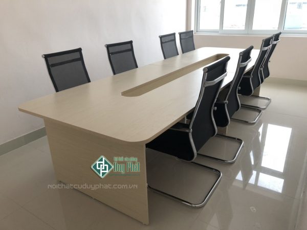 Bàn họp văn phòng vân sồi 1,2mx3m có máng mới 100% (BHVS3500)