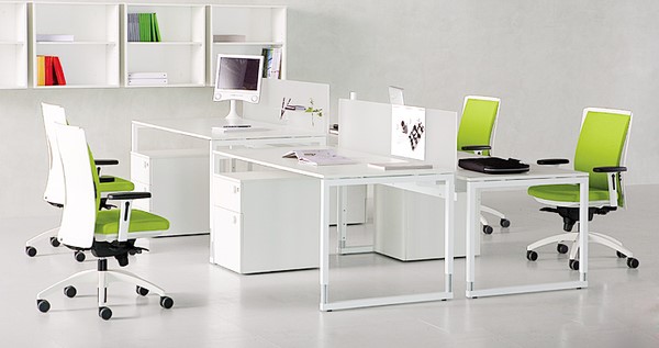 Thiết kế nội thất văn phòng đẹp với vách ngăn văn phòng và module bàn làm việc hiện đại