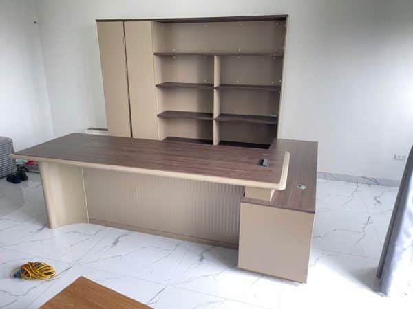 thanh lý bàn giám đốc L kt 1mx2m4 mới 95% nhập khẩu