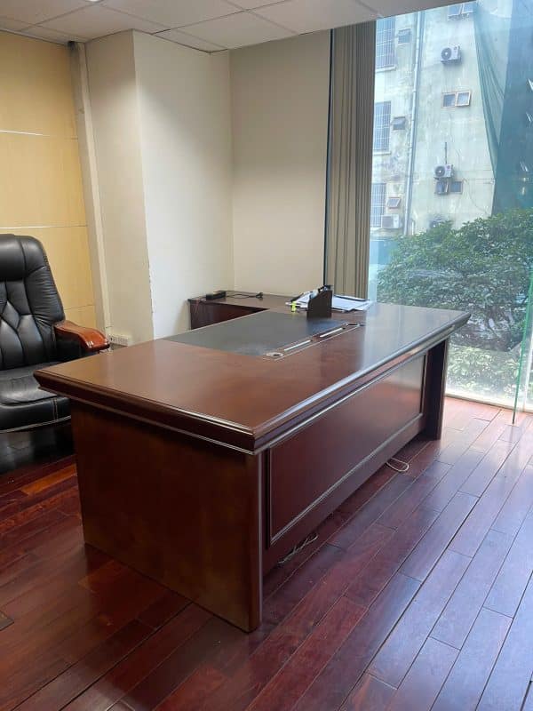 thanh lý bàn giám đốc nhập khẩu kt 1M X2M CÓ 1 TỦ PHỤ BÀN MỚI 90%