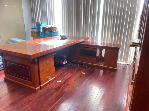 thanh lý Bàn lãnh đạo cao cấp nhập khẩu mới 90%
