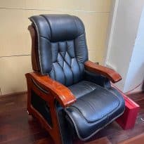 thanh lý ghế lãnh đạo cao cấp có ngả, có bánh xe mới 90%