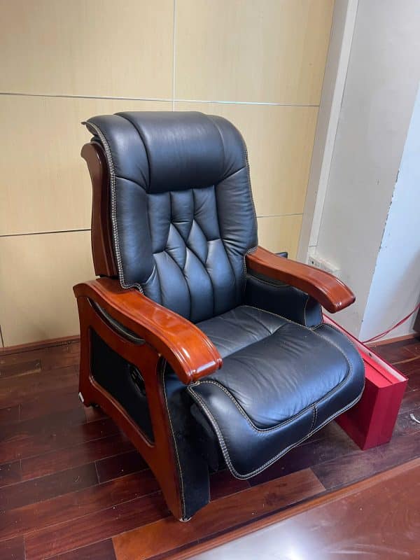 thanh lý ghế lãnh đạo cao cấp có ngả, có bánh xe mới 90%