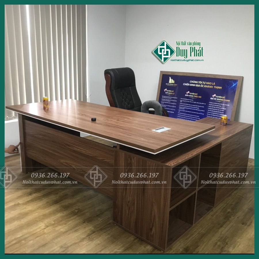 Các mẫu bàn giám đốc nổi bật