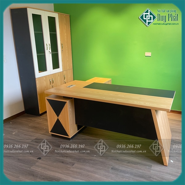 Thanh lý bàn giám đốc An Phú chân vát có tủ phụ L, gỗ công nghiệp, giá 4.500.000đ Thanh lý bàn giám đốc An Phú chân vát có tủ phụ L, gỗ công nghiệp, giá 4.500.000đ