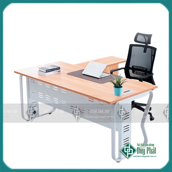 Thanh lý bàn giám chân sắt khẩu mới 100%