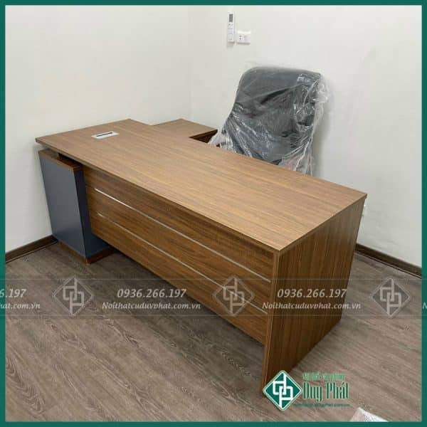 Bàn giám đốc L kích thước 1m2x1m8 mặt rộng 70cm