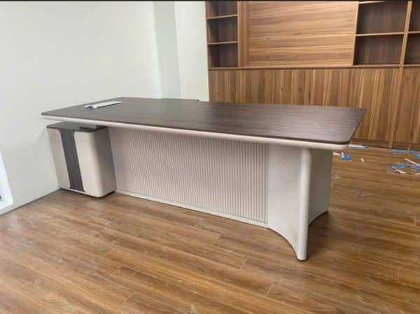 Thanh lý bàn giám đốc nhập khẩu Đài Loan mới 98% Thanh lý bàn giám đốc nhập khẩu Đài Loan mới 98%